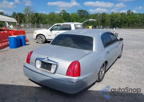 2001 Lincoln Town Car Executive from USA, damaged, VIN 1LNHM81W71Y709449